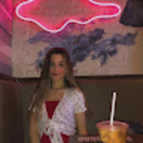 Meet your Posher, Quinn - Picture 1 of 1